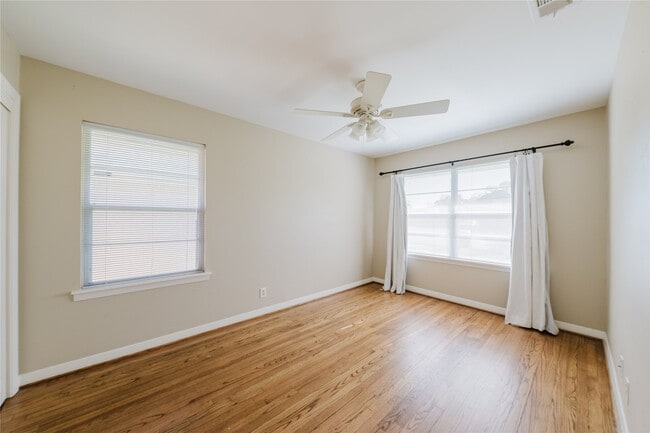 Building Photo - 5210 De Lange Ln