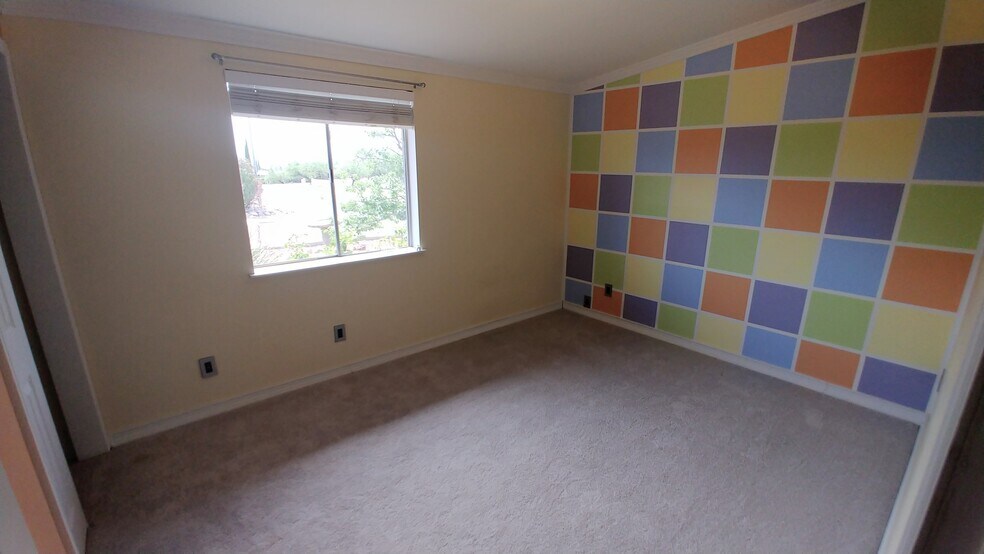 2nd Bedroom - 539 Mallard Cir W