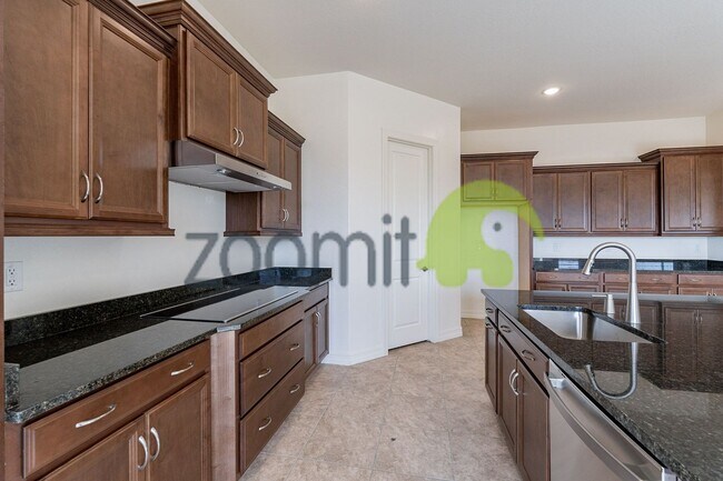 Building Photo - Beautiful Views!