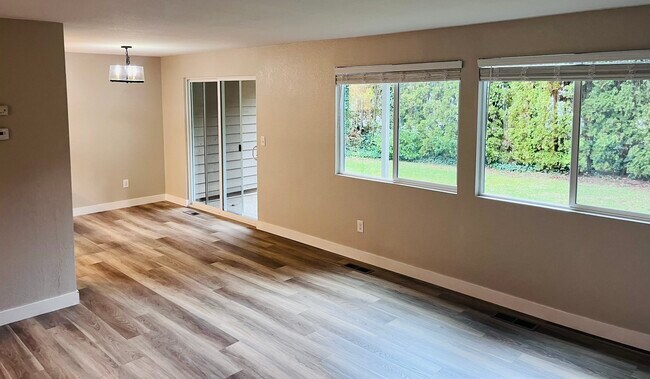 Building Photo - 812 141st Pl SE