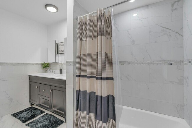 Building Photo - 196 2nd St