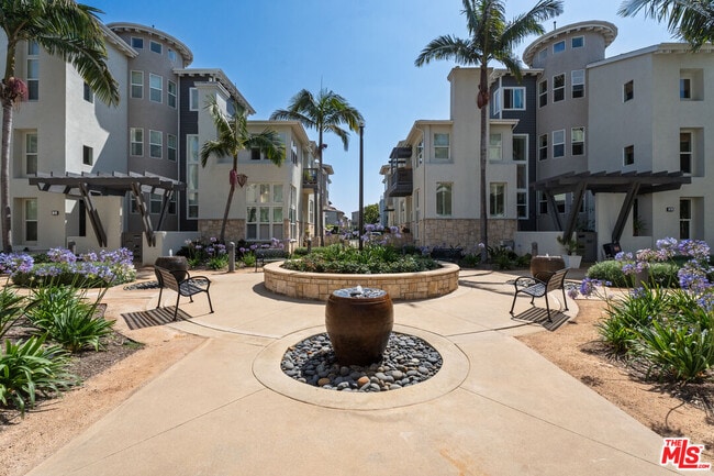 Building Photo - 6010 S Celedon Creek