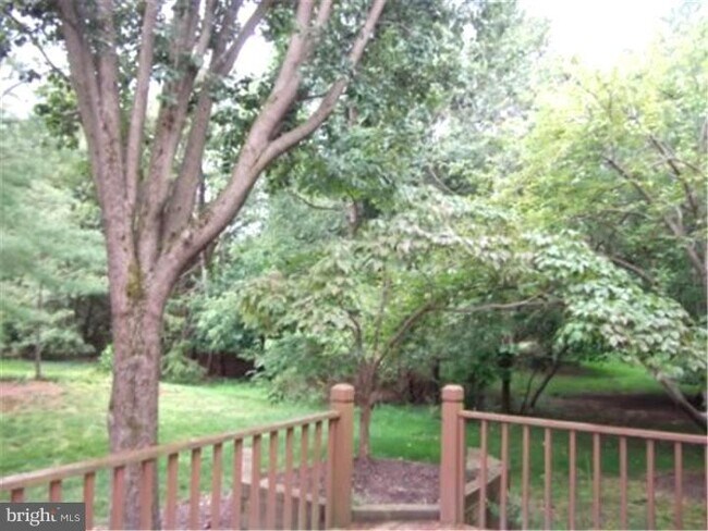 Building Photo - 83 Sayre Dr