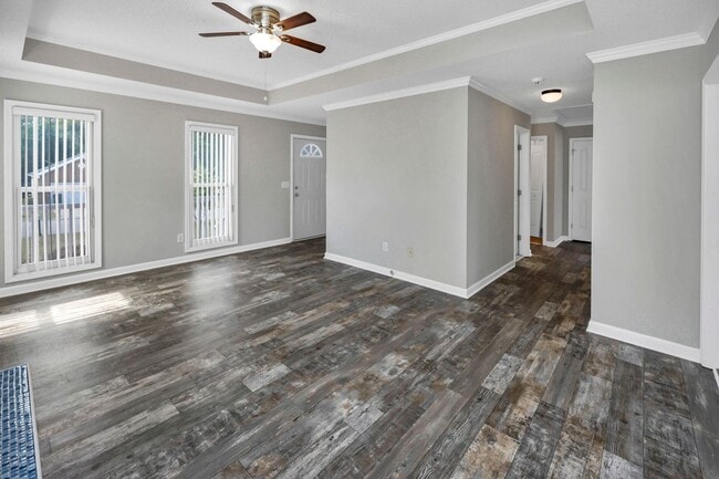 Building Photo - Refined 3-Bedroom Home with New LVP Flooring in Prime West Columbia Location!
