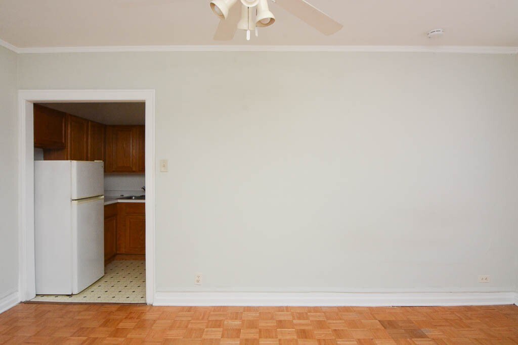 Building Photo - 714 W Belmont Ave