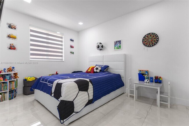 Building Photo - 8740 NW 153rd Terrace