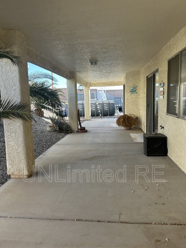 Building Photo - 2290 Interlake Dr