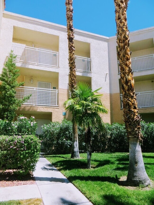 Primary Photo - Beautiful Condo in a Gated Community!