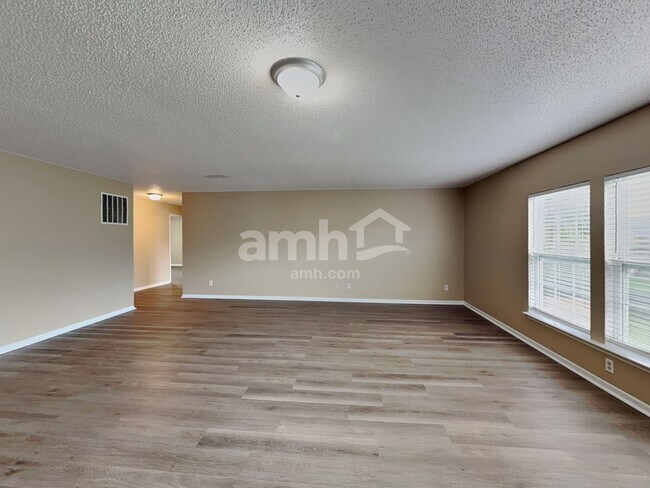 Building Photo - 10709 McClain Dr