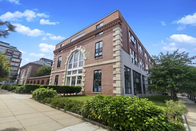 Building Photo - 42 8th St