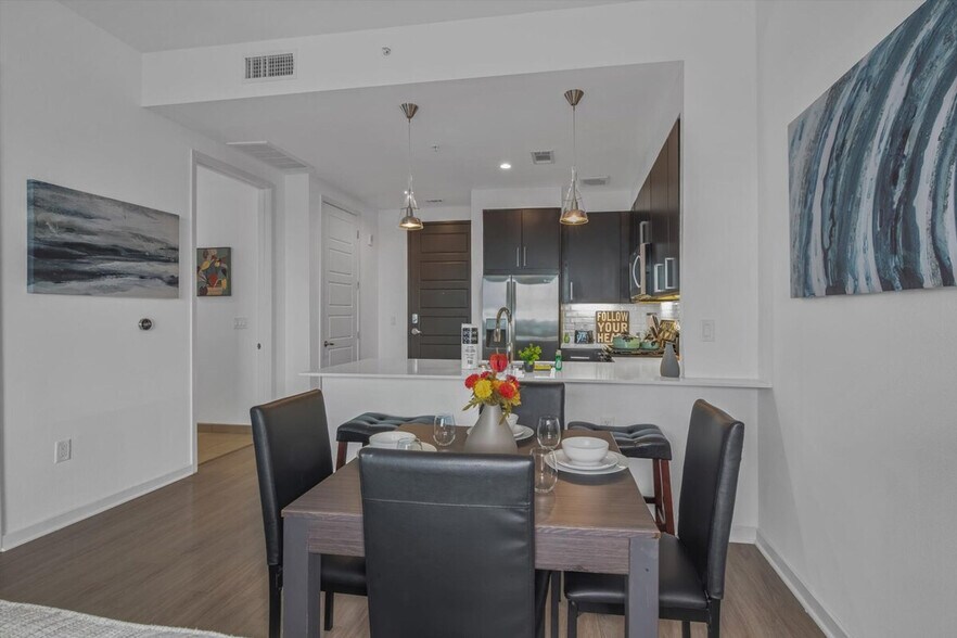 Building Photo - 2022 Holcombe Blvd