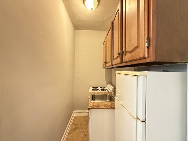 Building Photo - 2827 N Burling St