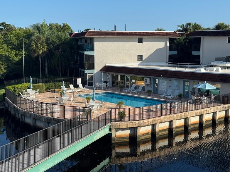 Building Photo - 1752 NW 3rd Ter