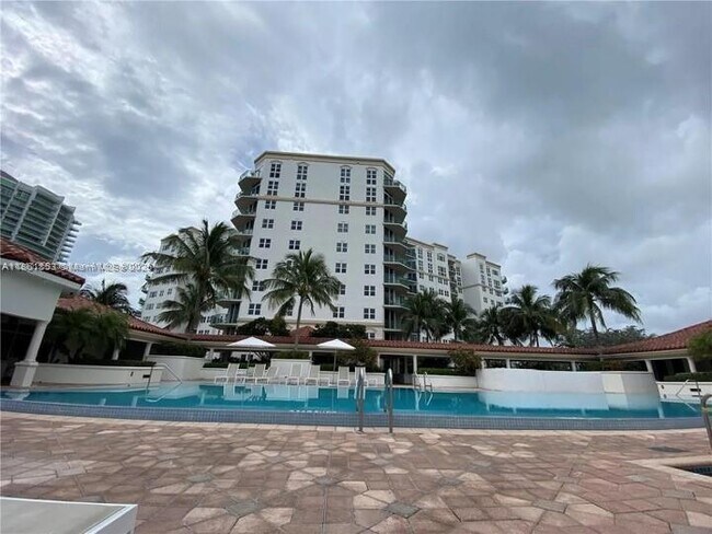 Primary Photo - 19900 E Country Club Dr