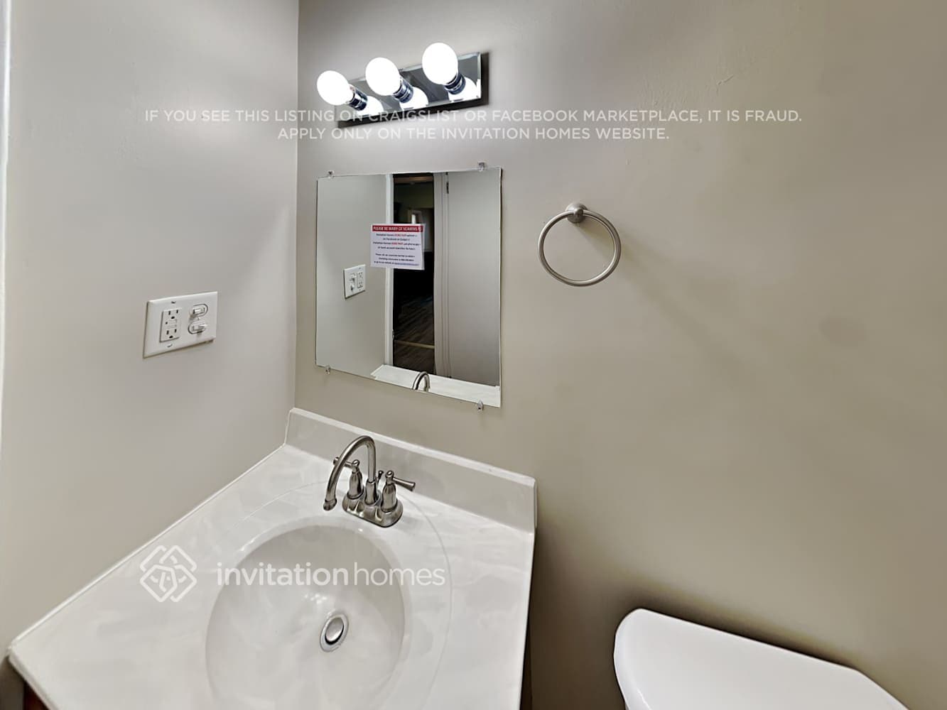 Building Photo - 7611 W Fullerton Ave