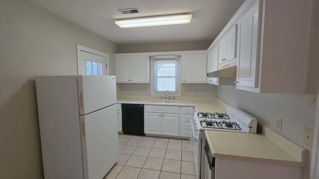 Building Photo - Charming & Affordable 2-Bedroom Home – Ready for Move-In!