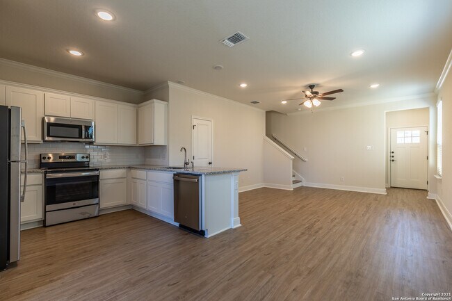 Building Photo - 10359 Lynwood Crk