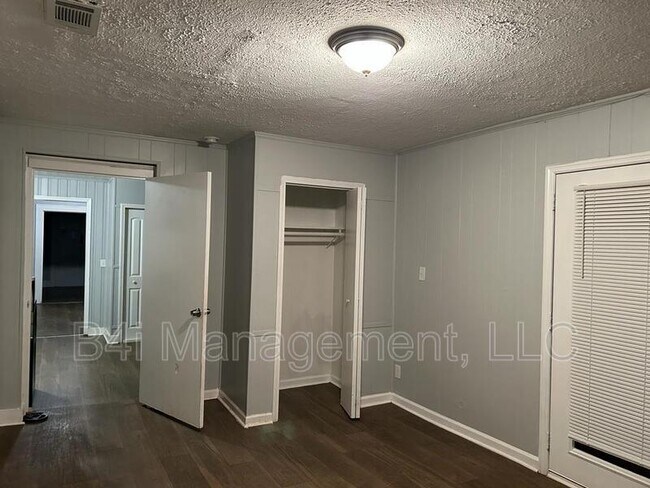 Building Photo - 409 Whitesville Rd