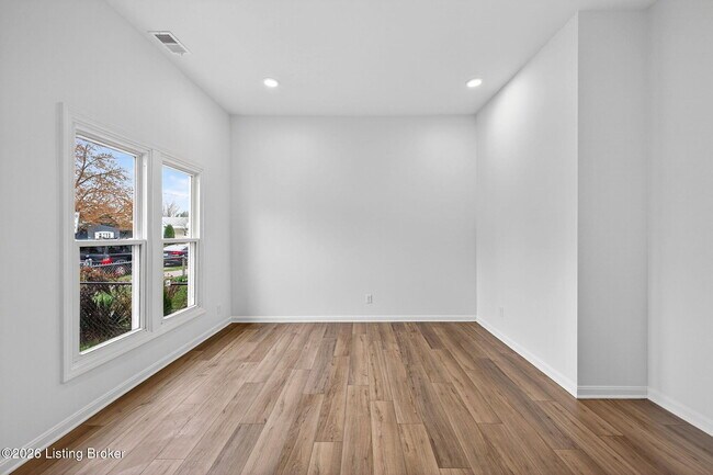 Building Photo - 508 Lilly Ave