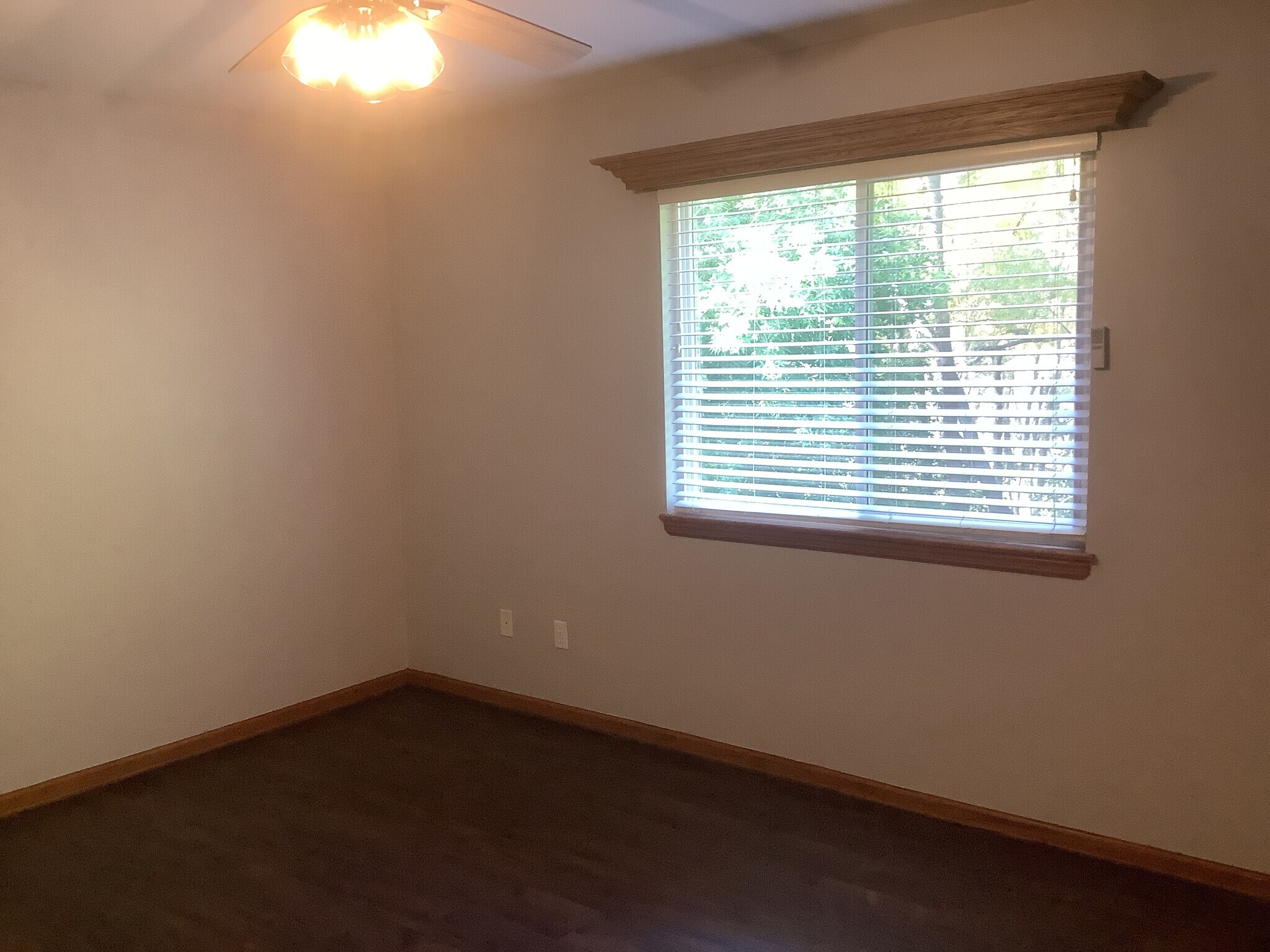 Building Photo - 1057 Kennedy Dr