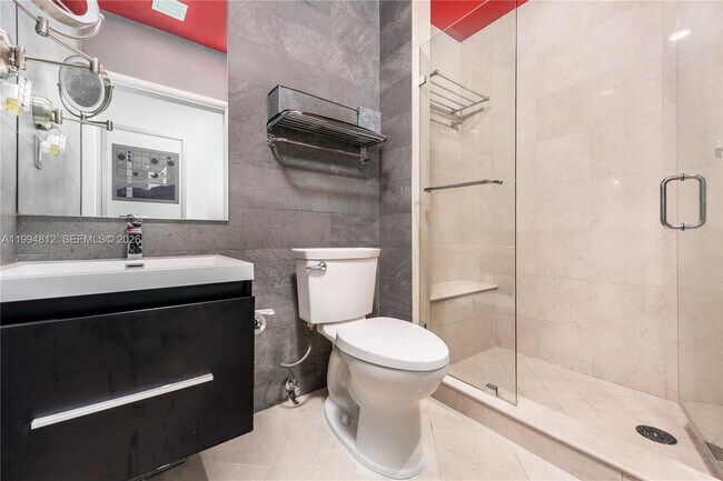 Building Photo - 100 South Pointe Dr