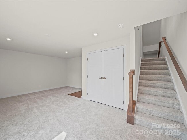 Building Photo - 9922 Oaklawn Blvd NW