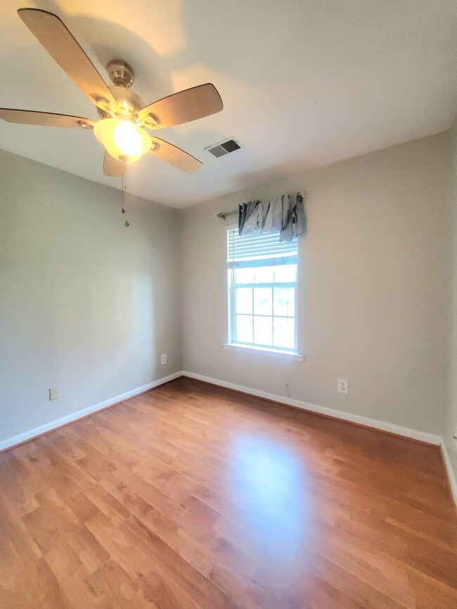 Building Photo - 6030 Lincolnia Rd