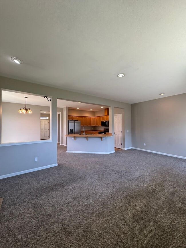 Building Photo - Rare Wheaton Ct Availability