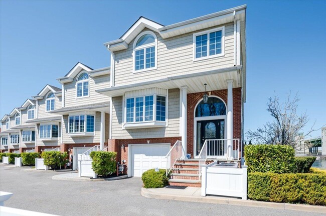 Primary Photo - 200 Bermuda St