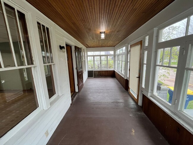 Building Photo - 105 N Polk St