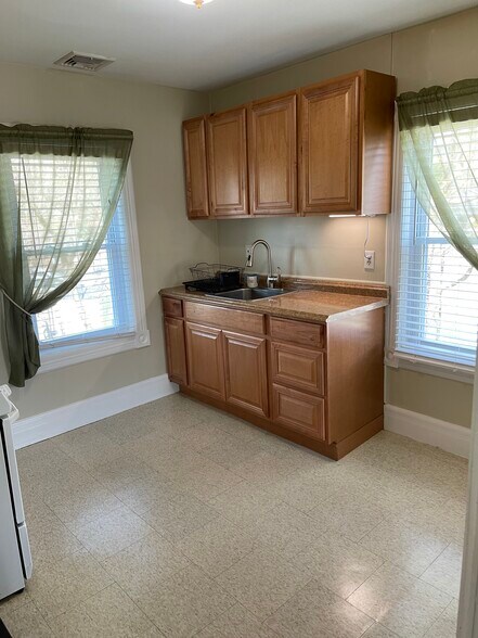 Kitchen - 23 Norwood Ave