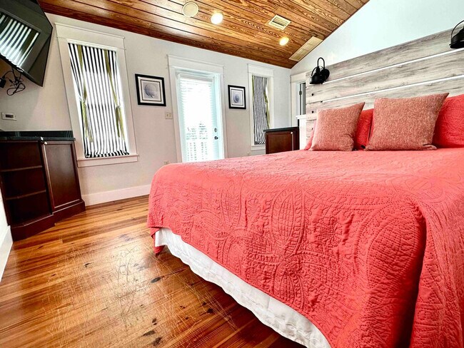 Building Photo - 87 Barracuda St