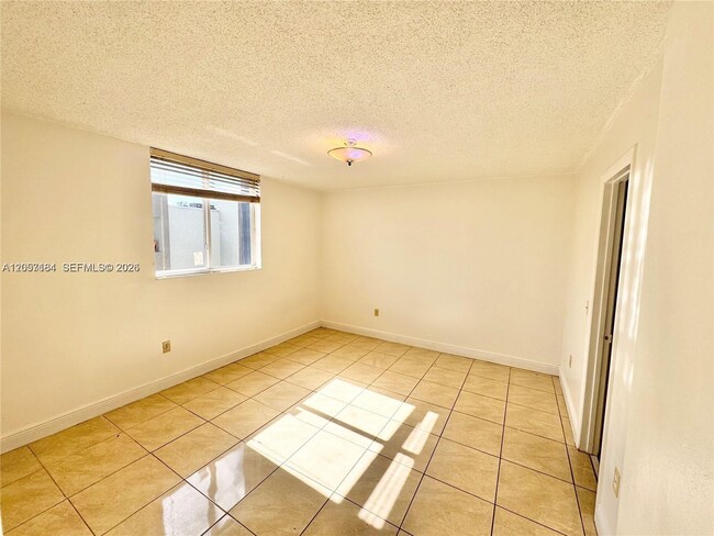 Building Photo - 10090 NW 80th Ct