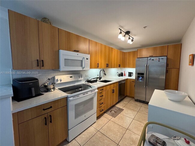 Building Photo - 7501 E Treasure Dr