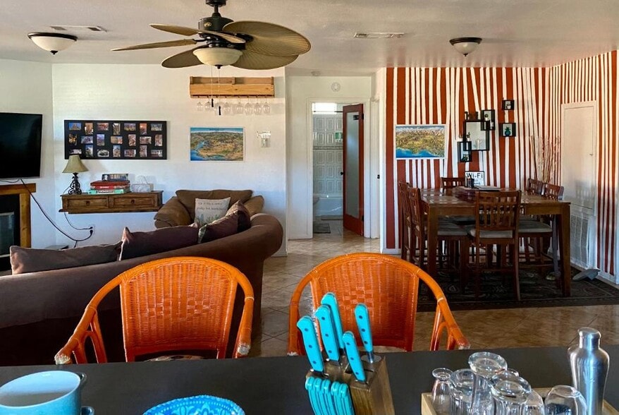 Building Photo - 6413 Center St