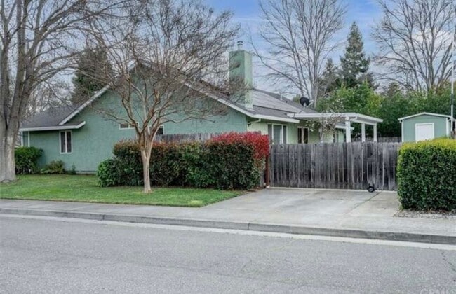 Building Photo - 3bd 2ba