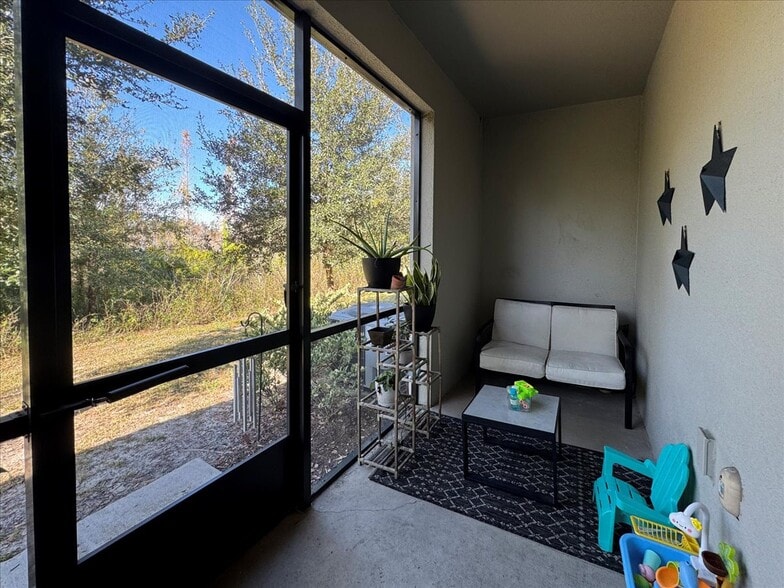 Building Photo - 1595 Cassius St