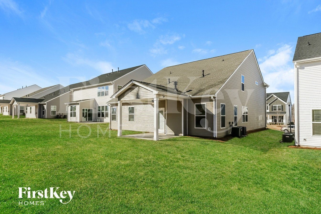 Building Photo - 562 Hillpark Ln