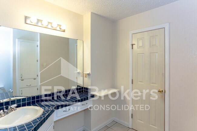 Building Photo - 1712 Sherman Dr