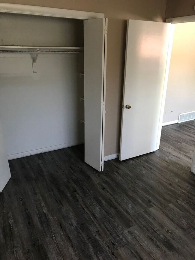 Building Photo - 310-314 E Lindsey St