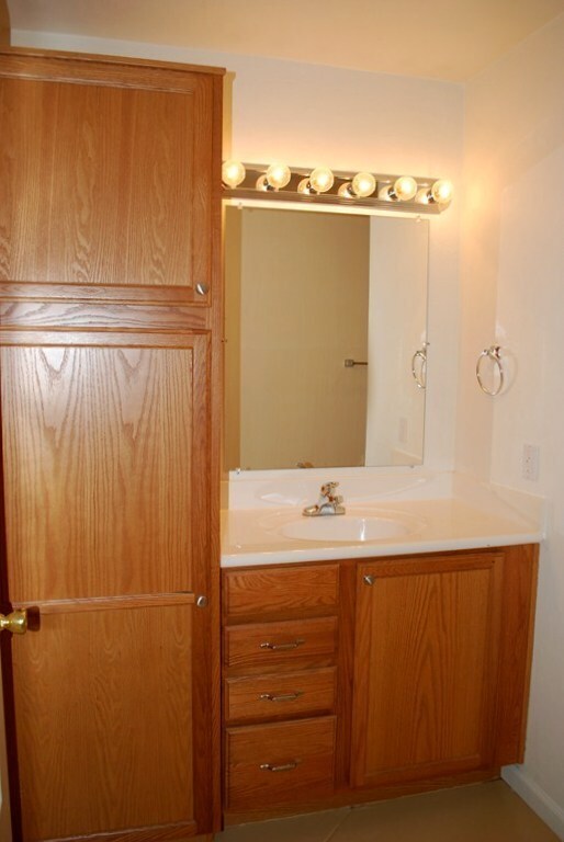 Building Photo - Modern 4 Bed 5 Bath Near UofA – Private Baths & Off-Street Parking