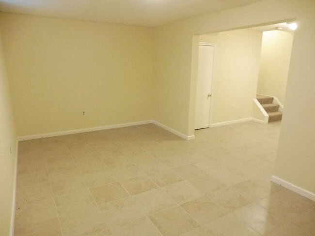 Building Photo - Spacious Townhome in Gaithersburg