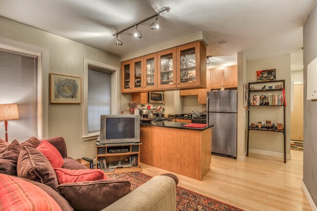 Building Photo - Two Bed Near Northeastern - No Fee