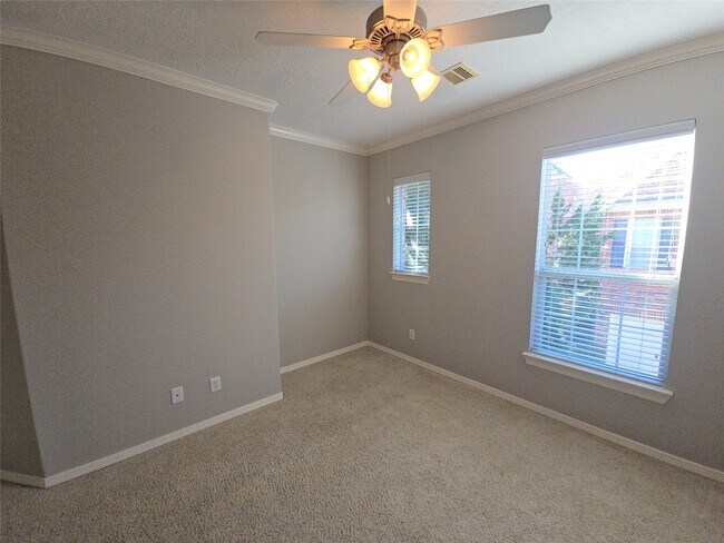 Building Photo - 1515 Olive Park