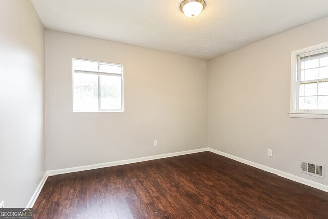 Building Photo - 251 Essex Dr