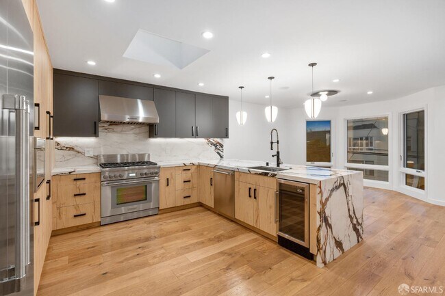 Primary Photo - 172 18th Ave