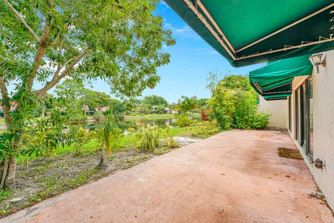 Building Photo - 6565 Las Flores Dr