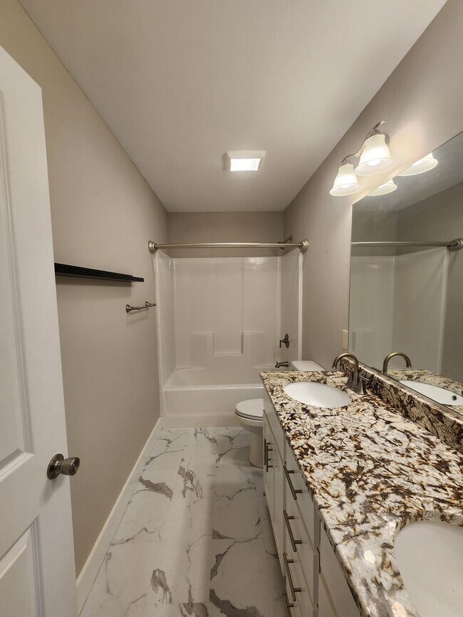 Building Photo - RENT SPECIAL!!!!!  Weaverville Rental