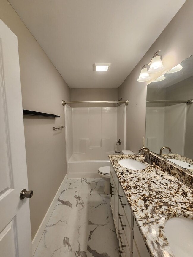 Building Photo - Weaverville Rental Rent Special!