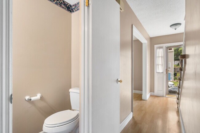 Building Photo - 1723 13th Ct S